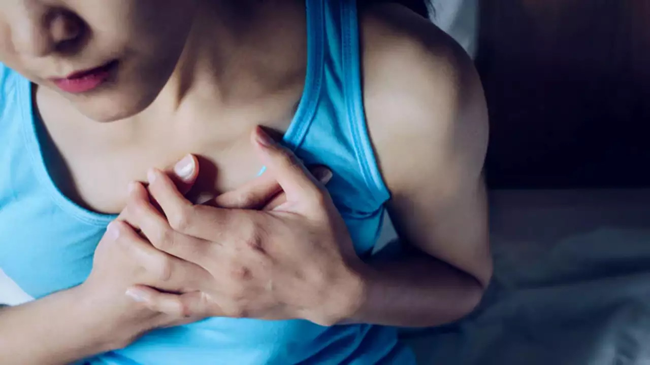 Heart Rate: భయం, ఏదైనా ఆలోచిస్తున్నప్పుడు హార్ట్ బీట్ అస్మాత్తుగా ఎందుకు పెరుగుతుంది? Heart Rate: భయం, ఏదైనా ఆలోచిస్తున్నప్పుడు హార్ట్ బీట్ అస్మాత్తుగా ఎందుకు పెరుగుతుంది?