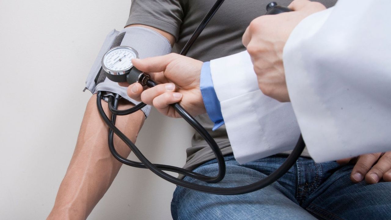 Low Blood Pressure : శరీరాన్ని బలహీనంగా చేసే మౌన వ్యాధి! Low Blood Pressure : శరీరాన్ని బలహీనంగా చేసే మౌన వ్యాధి!