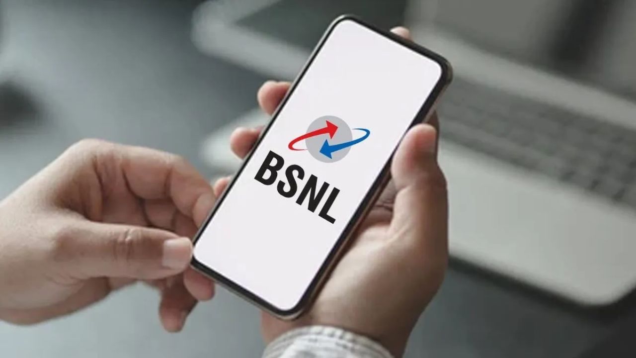 జియో, ఎయిర్టెల్కు BSNL షాక్.. రోజుకు కేవలం రూ.5లతో అన్లిమిటెడ్ కాల్స్! జియో, ఎయిర్టెల్కు BSNL షాక్.. రోజుకు కేవలం రూ.5లతో అన్లిమిటెడ్ కాల్స్!